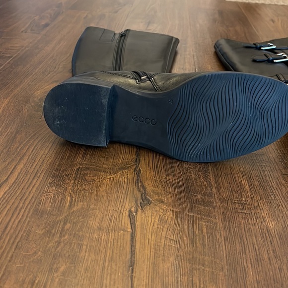 Ecco tall black leather boots in size 7.5 - Picture 4 of 4